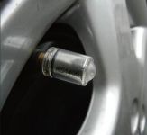 LED senzor poklesu tlaku v pneumatikách